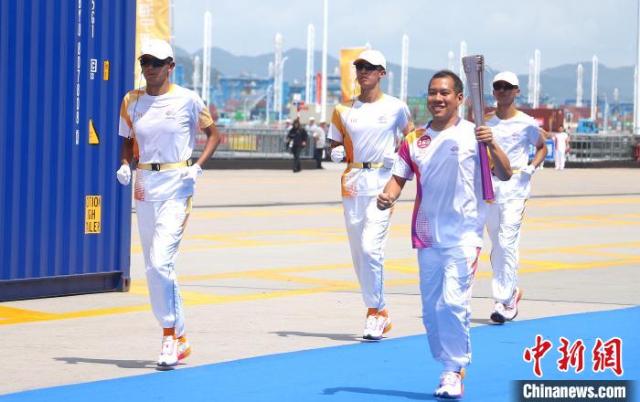 宁波帮传承精神 火炬传递彰显亚运风采