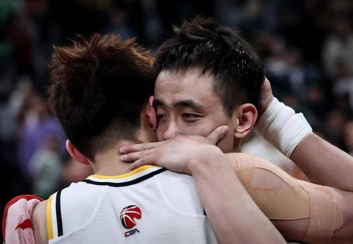 山东男篮G3大胜淘汰辽宁，季后赛首胜引发战术反